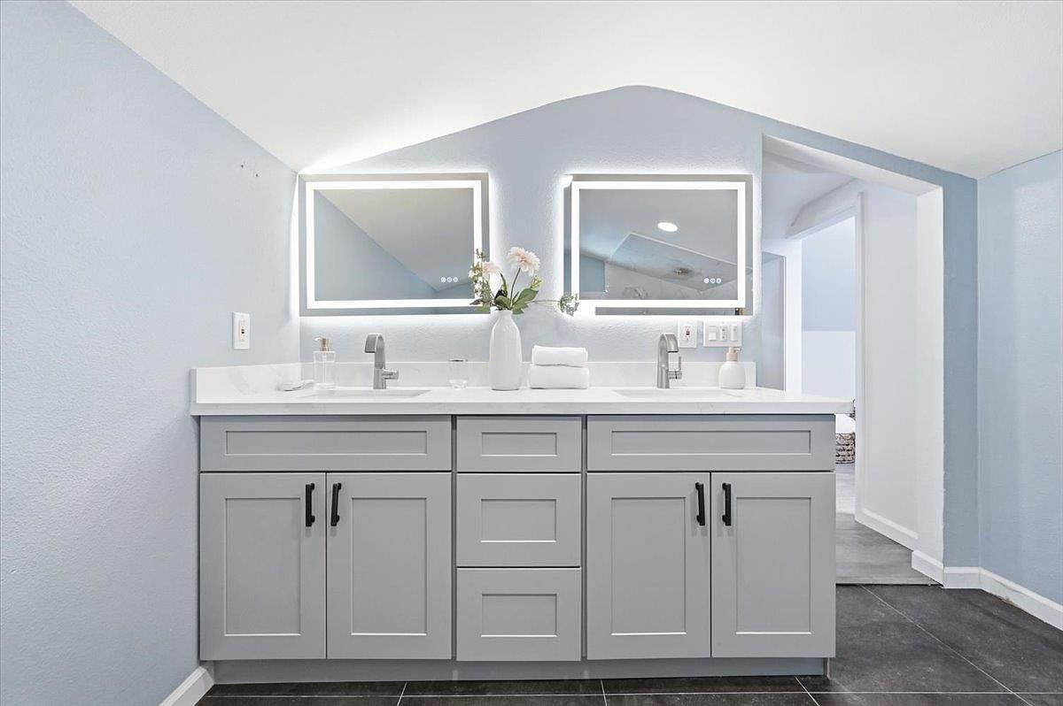 Primary bathroom, modern farmhouse in Sunnyvale