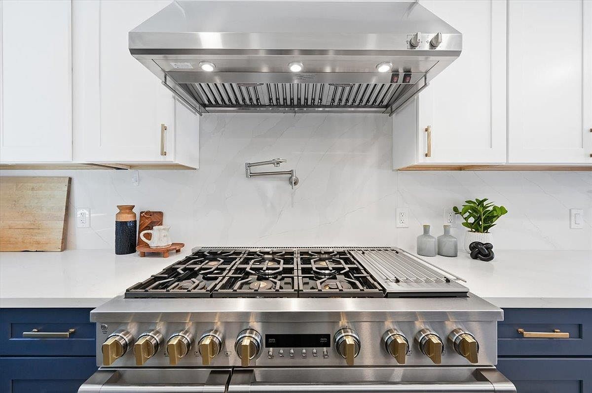 Range detail, modern farmhouse in Sunnyvale