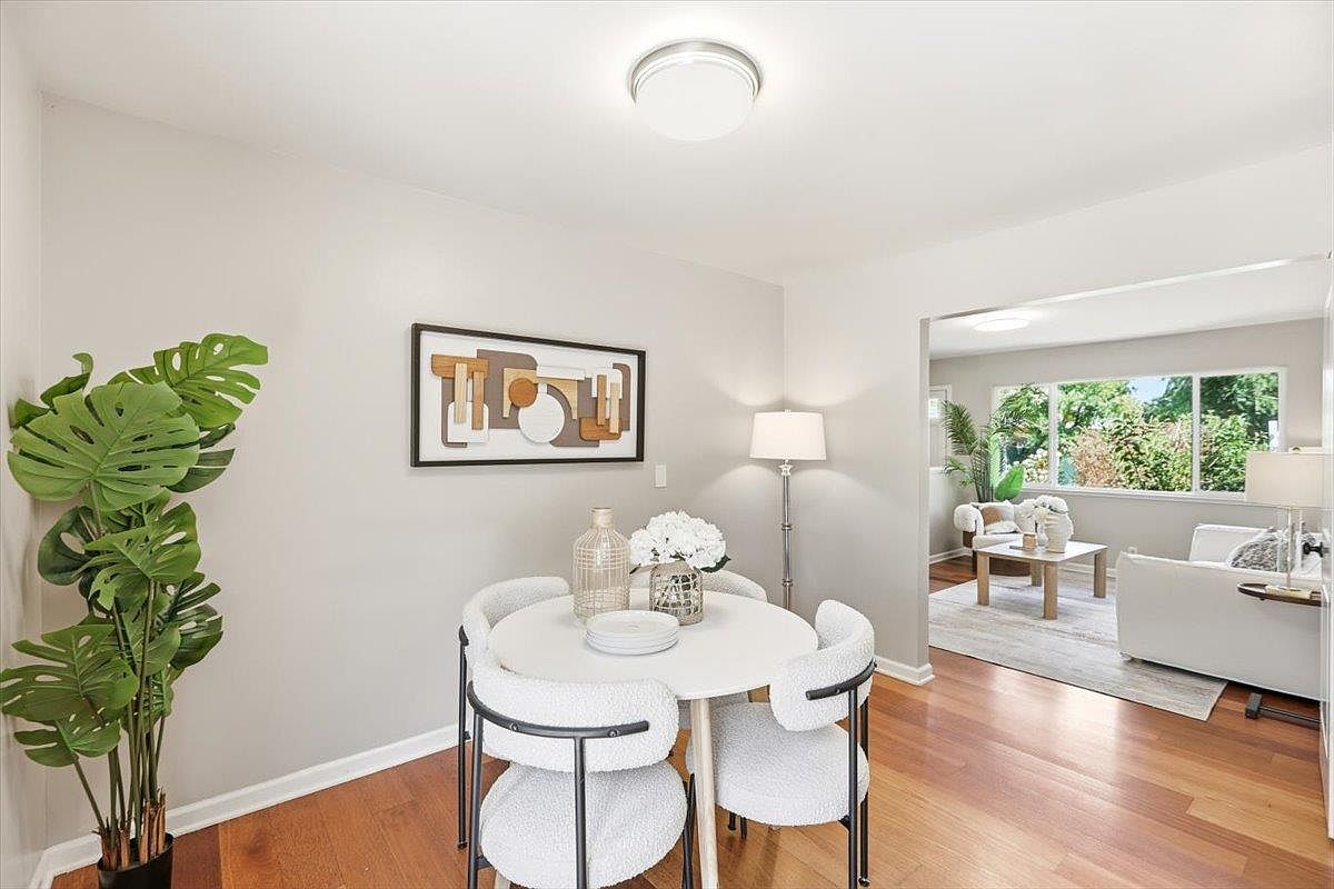 Dining room, garden cottage in Saratoga