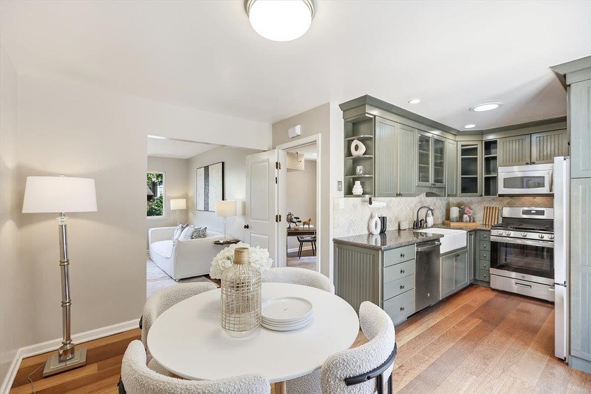 Kitchen and dining view, garden cottage in Saratoga