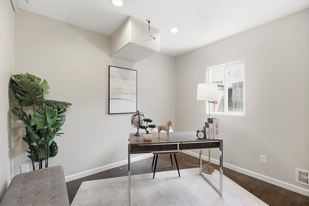 Staged flex office, garden cottage in Saratoga