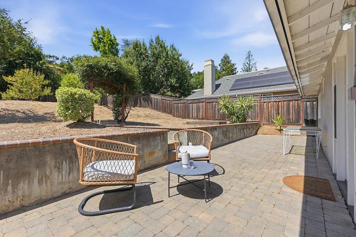 Styled patio, garden cottage in Saratoga