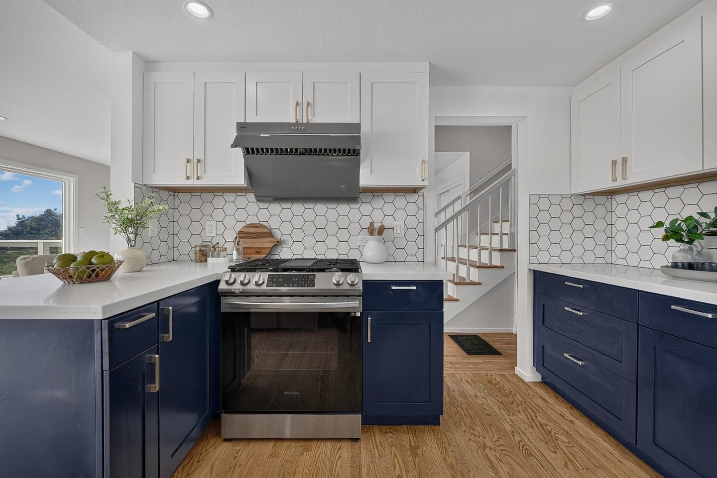 Kitchen range, coastal modern in Daly City